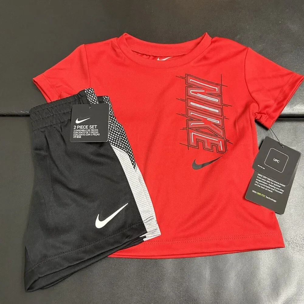 NWT Nike Athletic Set Baby Boys Size 18M